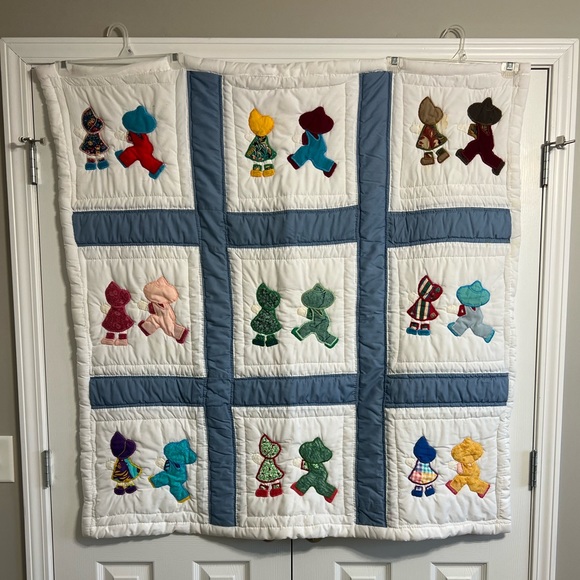 Vintage Dutch Boy and Sun Bonnet Girl Baby Quilt - Picture 2 of 5